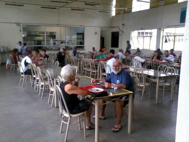 restaurante popular vazio